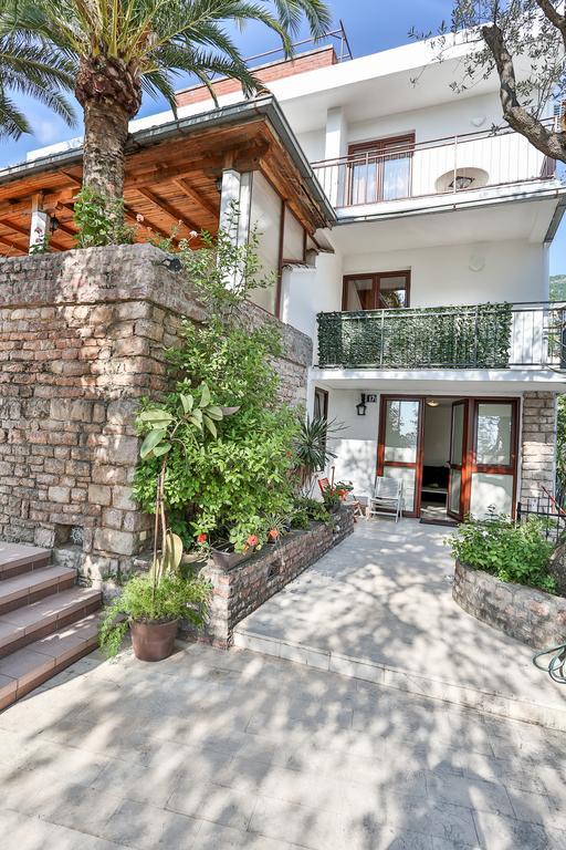 Milan'S Apartments Sveti Stefan Zewnętrze zdjęcie