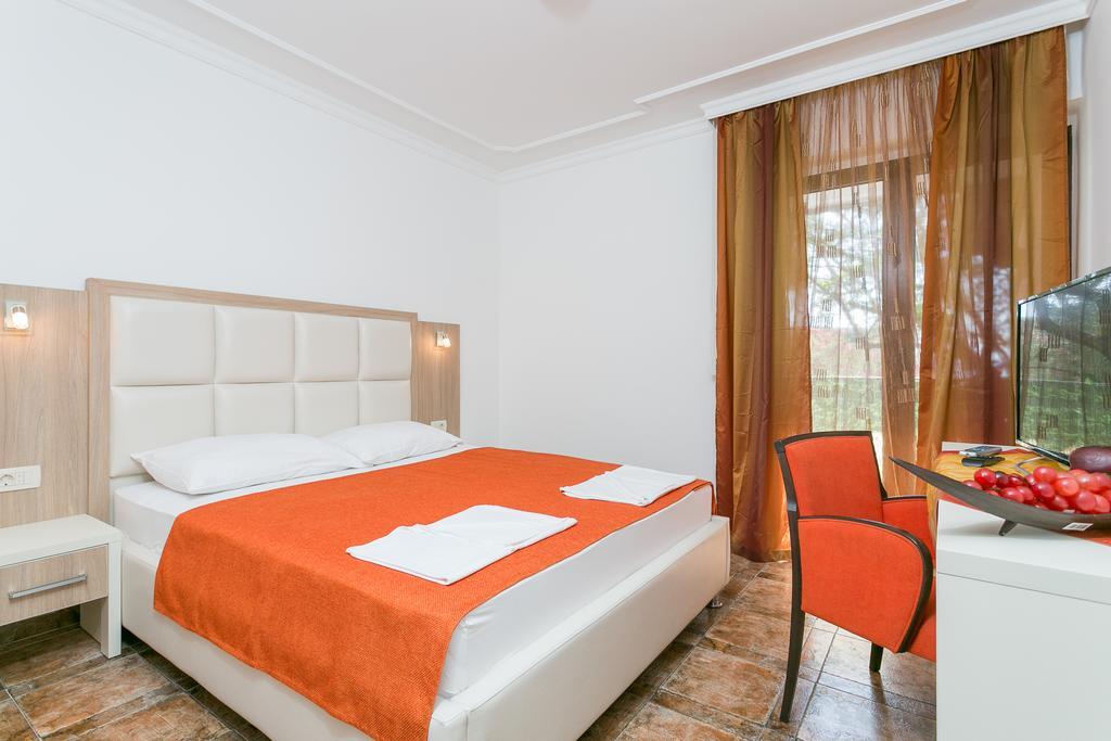 Milan'S Apartments Sveti Stefan Zewnętrze zdjęcie